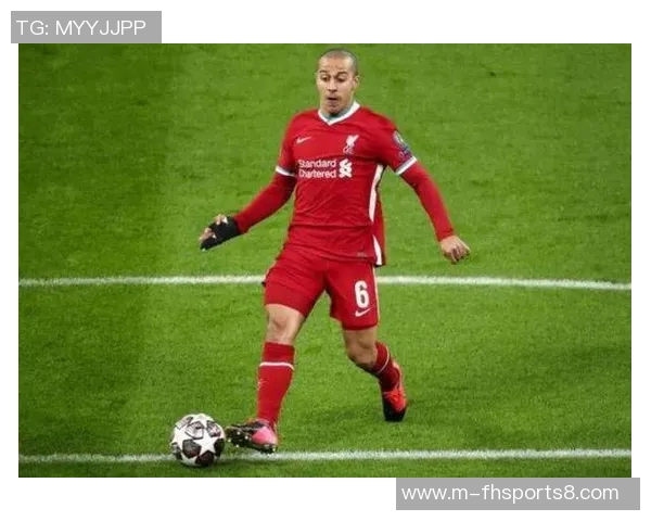 足球玻璃人：在绿茵场上拼搏与脆弱的交织之路