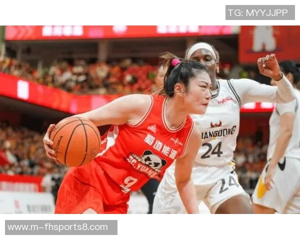 中国女篮25岁女神李梦最佳替身再创佳绩轰19分9篮板展现强大实力 中国女篮25岁女神李梦最佳替身再创佳绩轰19分9篮板展现强大实力